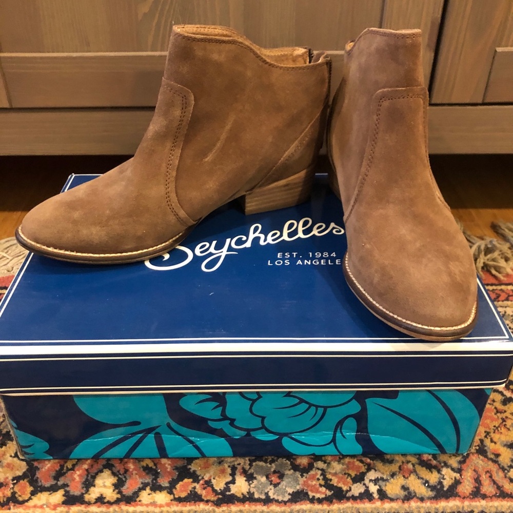 SEYCHELLES Brown Suede Short Booties - NWT
